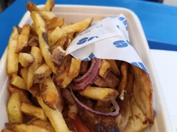 세인트 폴 대성당 속 작은 그리스, 일리오스에서 맛보는 특별한 지역 맛집