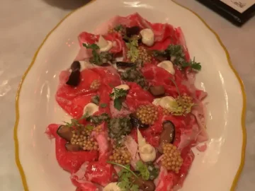 몬트리올 프렌치 쿼터의 숨겨진 보석, Le Majestique에서 맛보는 행복한 미식 방랑기