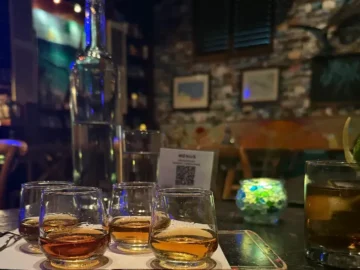 시애틀 미식의 밤, 룸바에서 만나는 황홀한 칵테일 맛집 기행