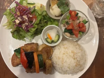 스누피와 두부의 만남, 도쿄 채식 맛집에서 맛보는 추억 한 조각