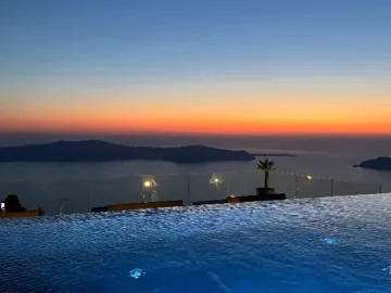 산토리니 Le Moustache에서 맛보는 지중해의 황홀경, 인생 맛집 등극!