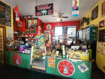 신비로운 브리지포트의 아늑한 맛집 서사: 재칼로프 커피 & 티 하우스