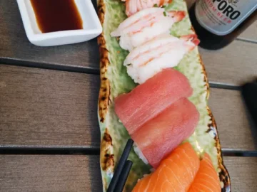 코펜하겐 중앙역 맛집, 따스함이 스며든 아늑한 라멘 & 스시 서사