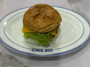 TTDI에서 만나는 미식 버거, KGB 다이너의 특별한 맛집 이야기