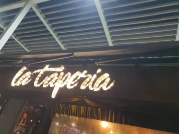 이비자 섬 숨겨진 보석, La Taperia에서 맛보는 지역 미식 맛집