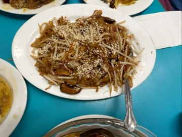 차이나타운 속 숨겨진 보석, Lucky Creation에서 맛보는 비건 미식 여행