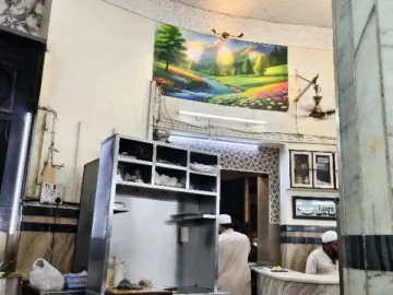 뭄바이 미식의 성지, 누르 모하마디 호텔에서 맛보는 전설적인 인도 맛집 이야기