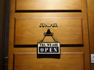 오사카 숨은 보석, Juniper에서 만나는 특별한 진 경험과 취향 저격 맛집 탐험