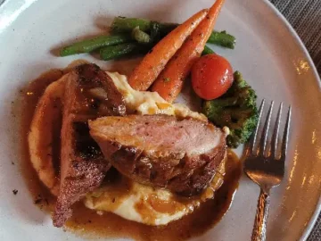 루앙프라방 미식 여행의 정점, Main St 레스토랑에서 맛보는 인생 최고의 순간