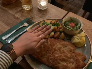 베를린 골목길 숨은 보석, 인생 슈니첼 맛집 탐험기