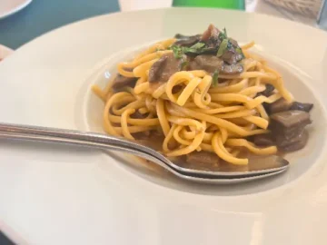 리스본 코메르시우 광장의 숨겨진 맛, Troppo Squistio에서 즐기는 피자 맛집 여정