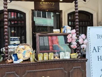 푸껫 올드타운의 달콤한 유혹, 토리스 아이스크림에서 맛보는 추억과 풍미의 향연