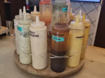 바르셀로나 골목길 숨은 보석, 차나의 핫도그 맛집 탐험기