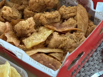 쿠알라룸푸르 현지인이 인정한 인생 치킨 맛집, 난다치킨에서 맛보는 한국의 맛