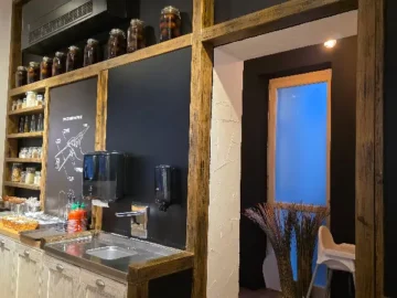 프라하 센 강변의 숨겨진 보석, 따뜻한 위로를 주는 현지인 추천 맛집