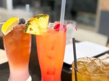 와이키키 해변의 낙원, 모모산에서 맛보는 하와이 지역 맛집 미식 여행