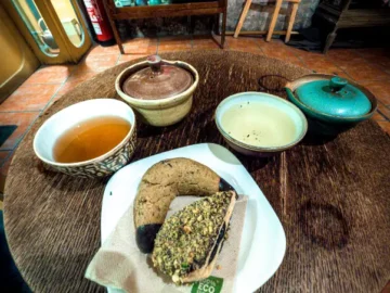 고딕 지구의 숨겨진 보석, 바르셀로나 향긋한 차 맛집 “Caj Chai” 이야기