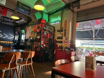 차고 콘셉트의 특별한 맛, 클랑 밸리 비어 개러지에서 즐기는 다국적 미식 경험