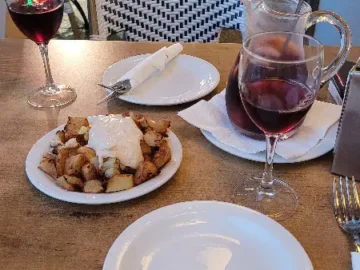 바르셀로나 골목길 숨은 보석, 쾨니히 König에서 만나는 현지인 추천 맛집