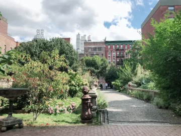 소호 속 숨겨진 오아시스, 엘리자베스 스트리트 가든에서 즐기는 뉴욕 맛집 피크닉