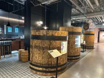 아키하바라 철도 아래 숨겨진 보석, 도쿄 증류소에서 만나는 특별한 위스키와 맥주 맛집