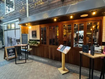 퀸스타운 밤을 수놓는 별, 리틀 블랙우드에서 맛보는 낭만적인 맛집 여행