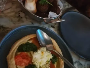 록스 골목길 숨은 보석, Tayim에서 맛보는 시드니 미식 여행