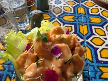 주후 해변의 숨겨진 보석, 씨사이드 파티오에서 맛보는 뭄바이 미식 여행